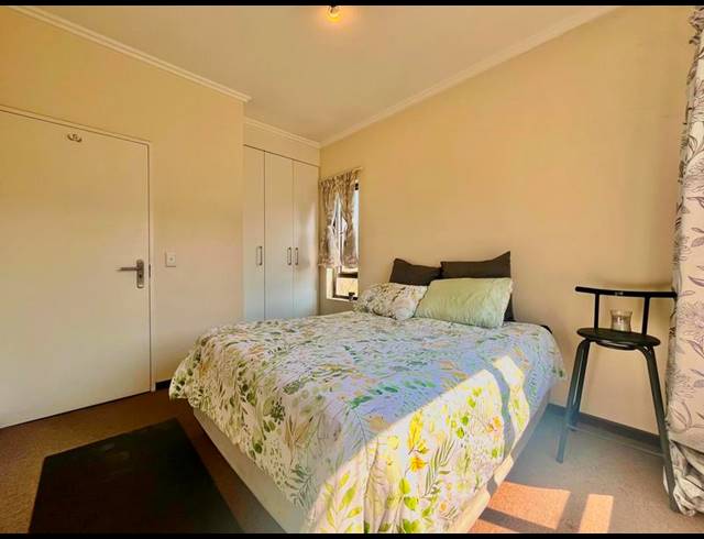 1 BEDROOM APARTMENT FOR SALE IN BRYANSTON